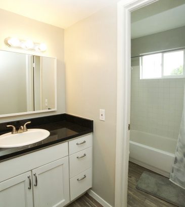 eastazul_interior_bathroom